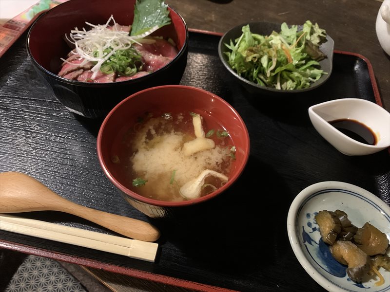 滋賀県彦根市　近江牛ローストビーフ丼御膳